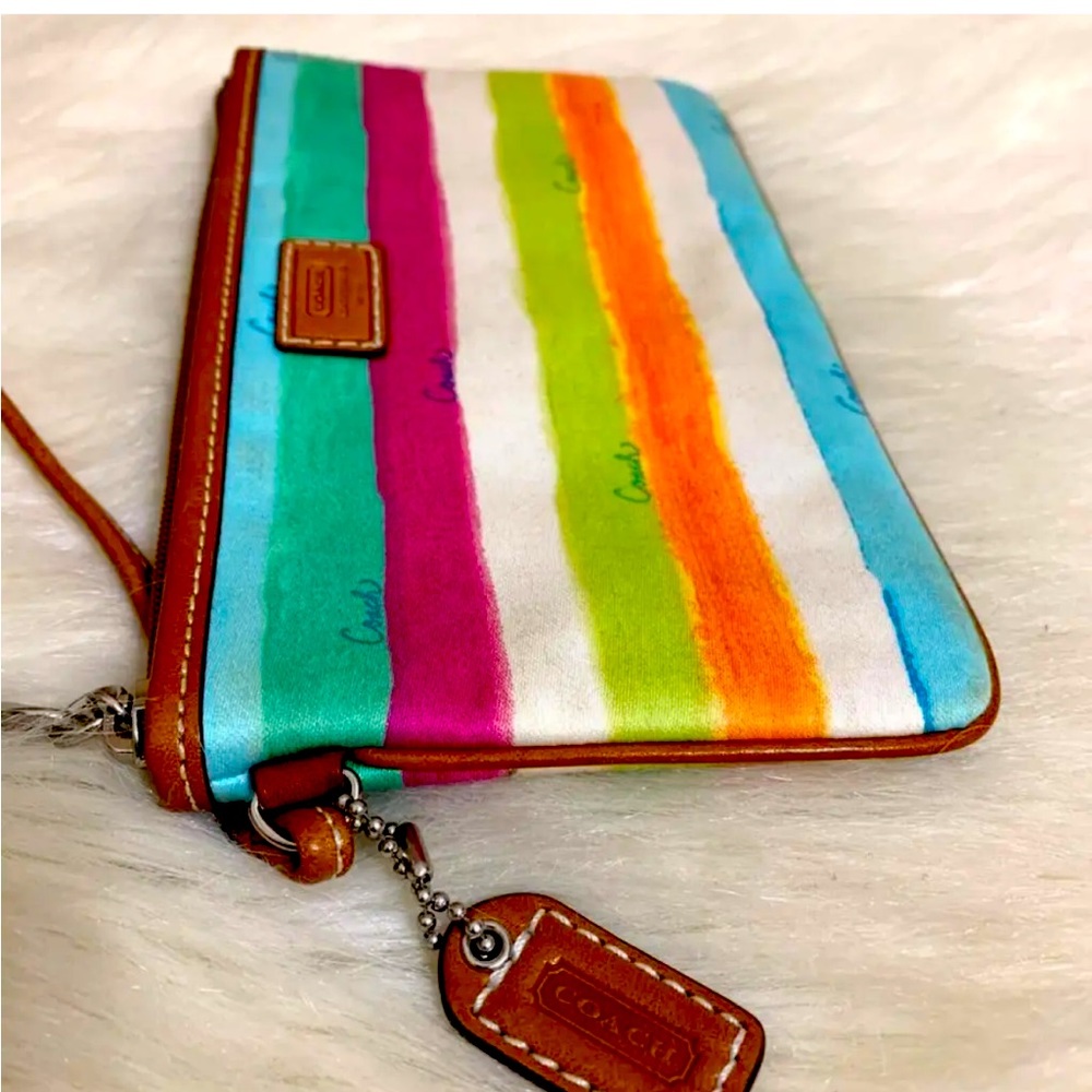 Coach Hampton Rainbow Watercolor Stripe Large Wristlet EUC - Picture 4 of 9